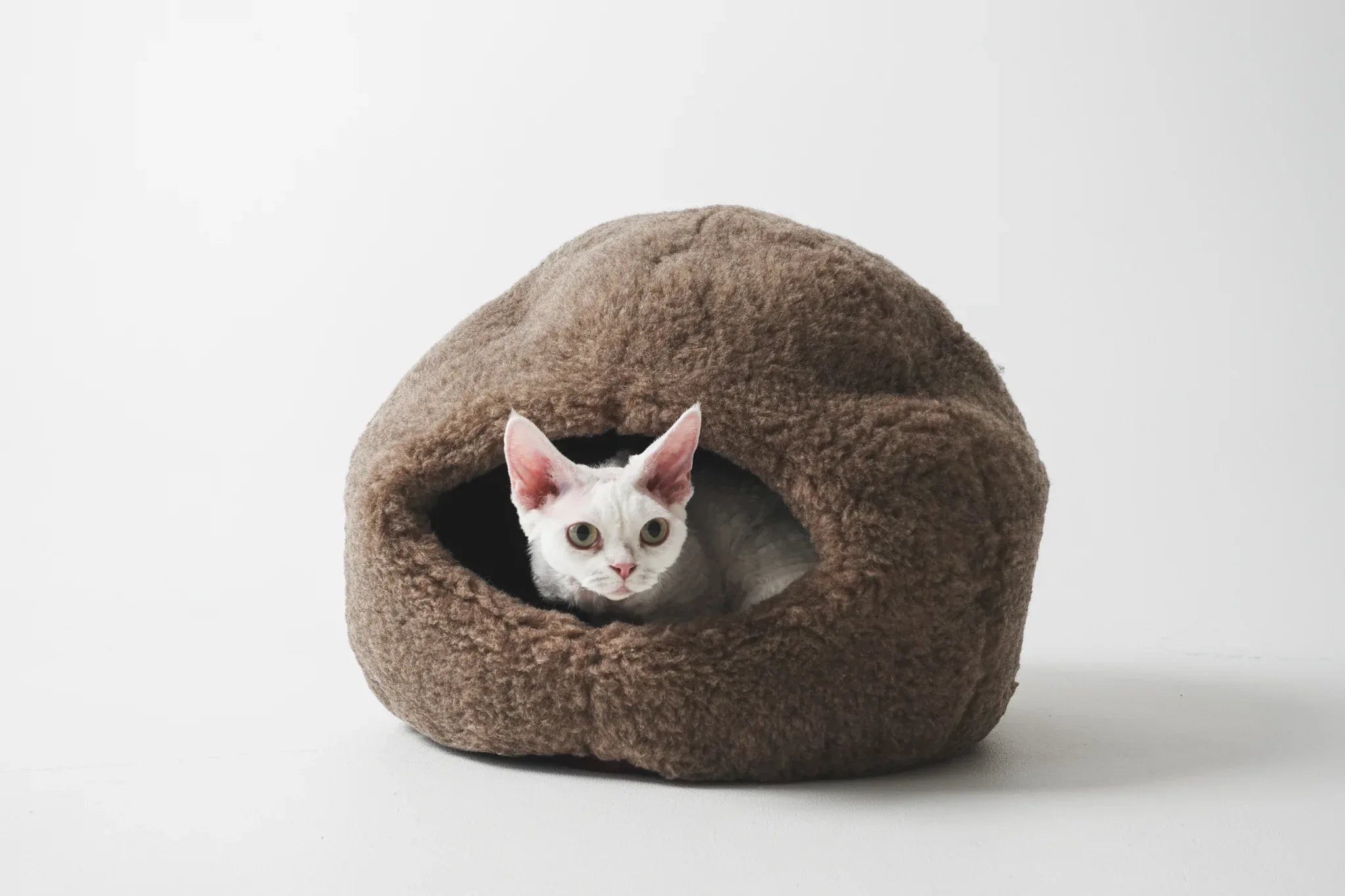 Nest Natural Woolen Pet Bed - Beige